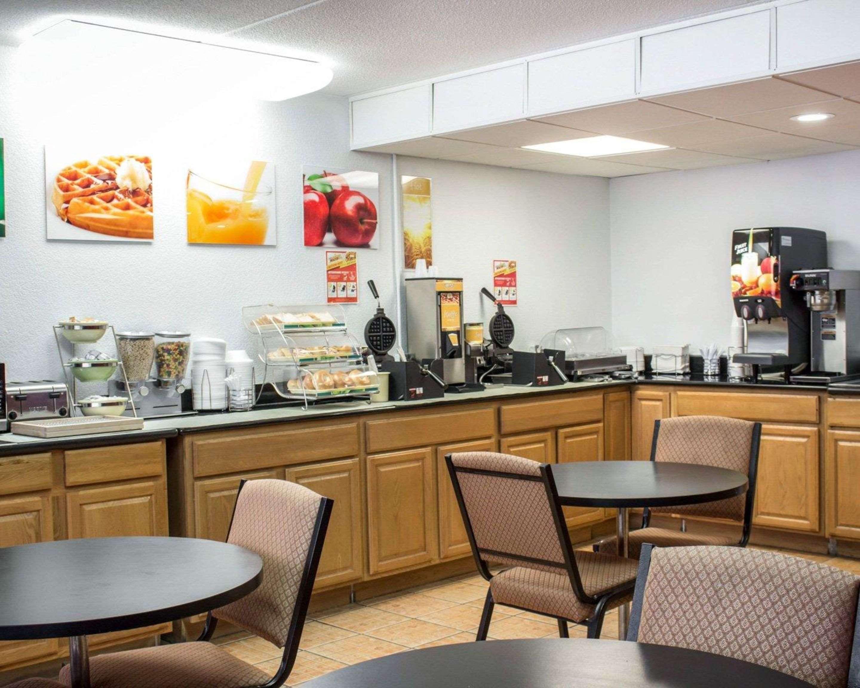 Quality Inn & Suites Fayetteville Eksteriør bilde