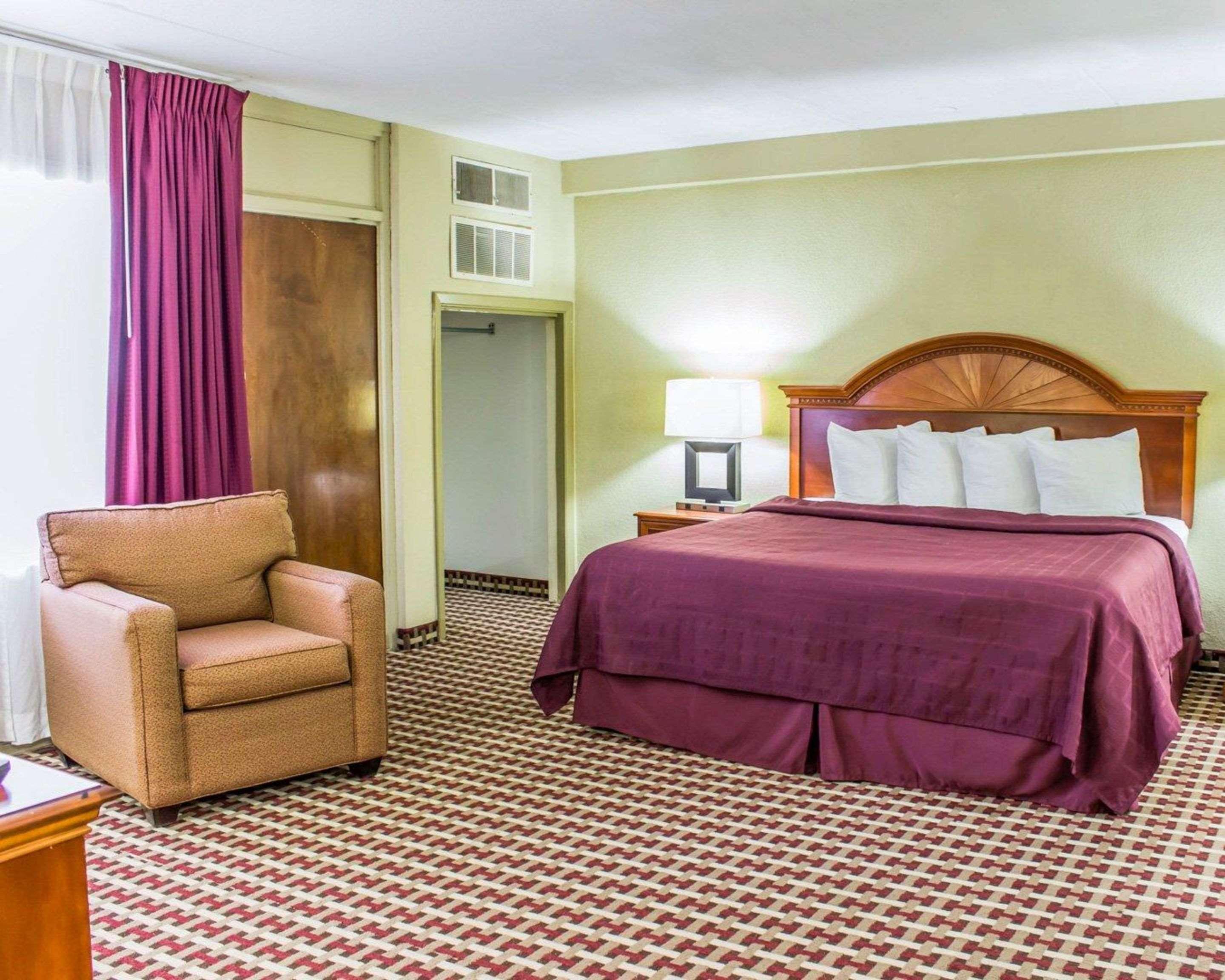 Quality Inn & Suites Fayetteville Eksteriør bilde