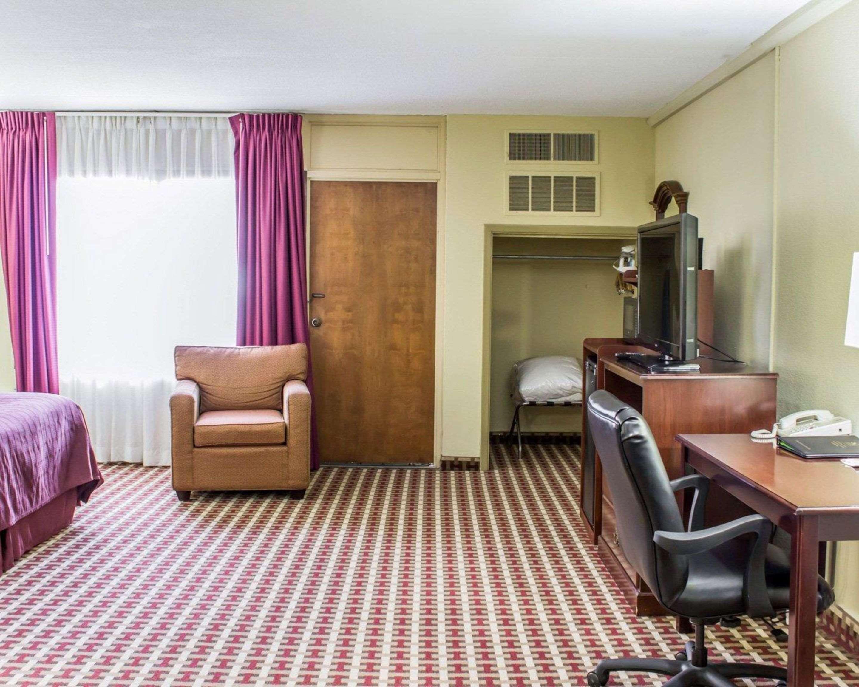 Quality Inn & Suites Fayetteville Eksteriør bilde