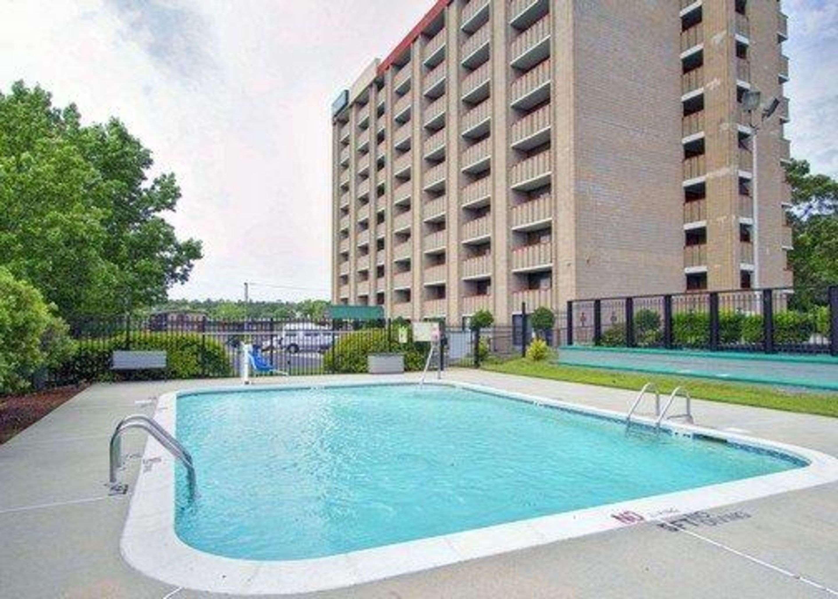 Quality Inn & Suites Fayetteville Eksteriør bilde