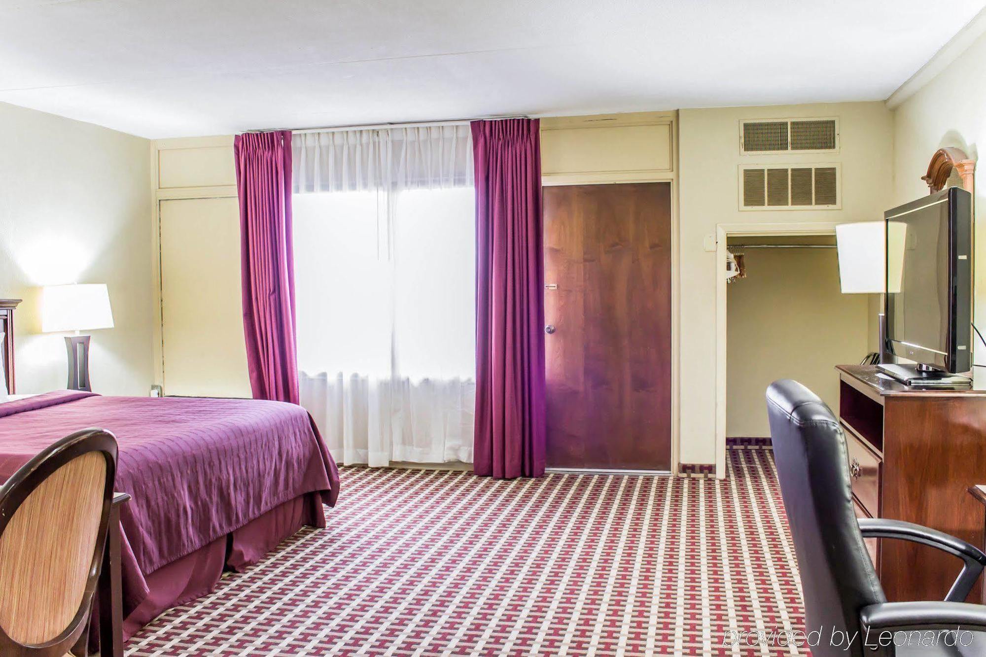 Quality Inn & Suites Fayetteville Eksteriør bilde